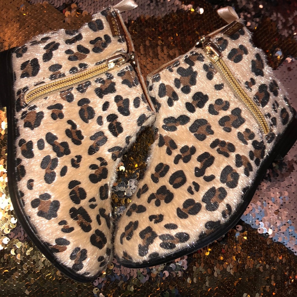 Fun fur booties 🖤